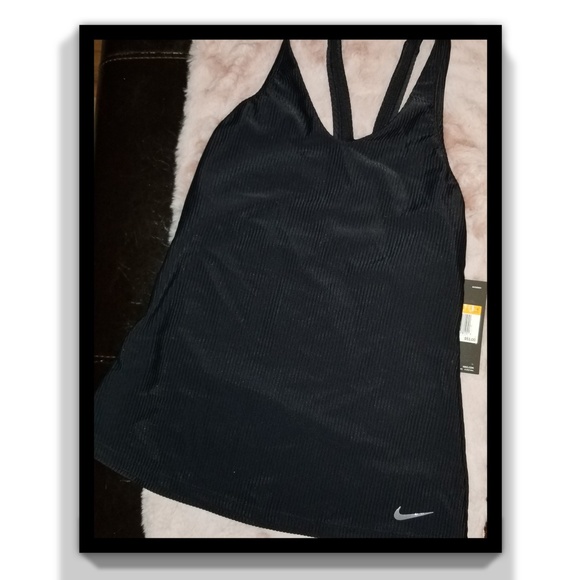 Nike Tops - Nike Workout Shirt w/sports bra